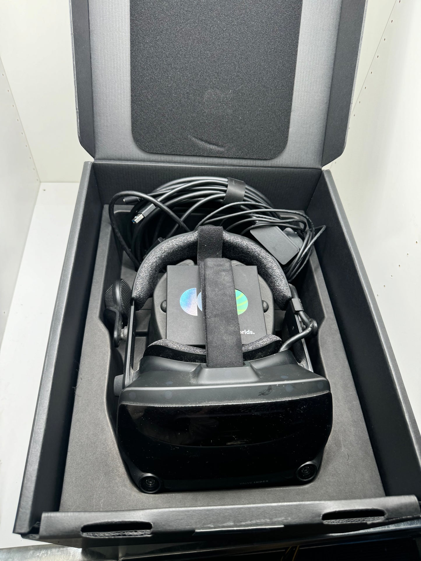 Steam Valve Index Full VR Kit - Headset + Controllers + Base Stations