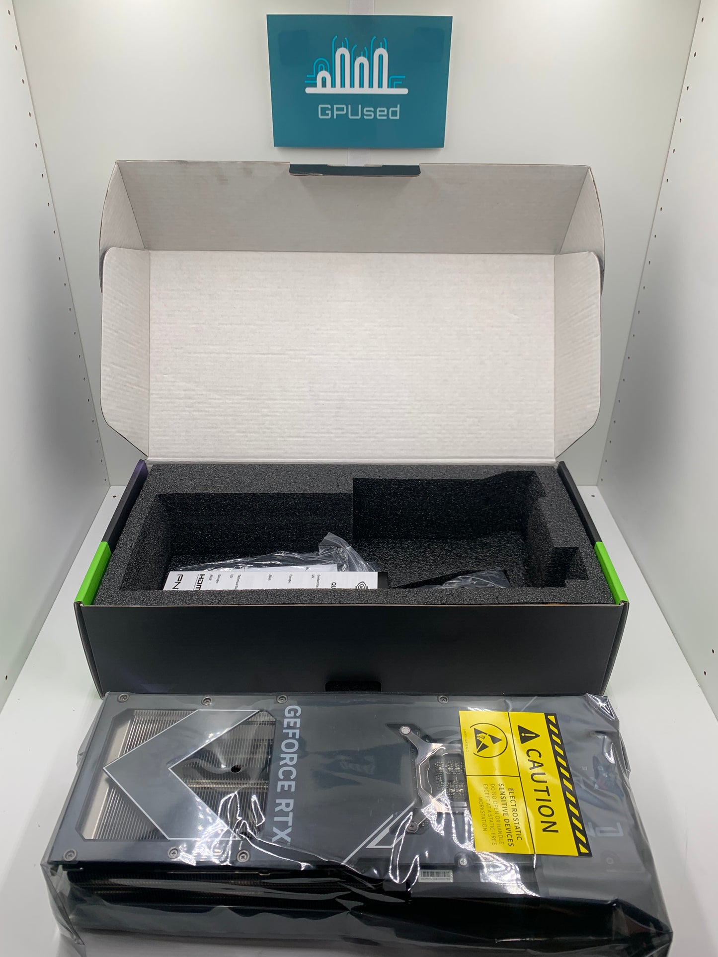 PNY Nvidia GeForce RTX 4080 Super Verto Epic-X RGB XLR8 Gaming 16GB GDDR6X - A