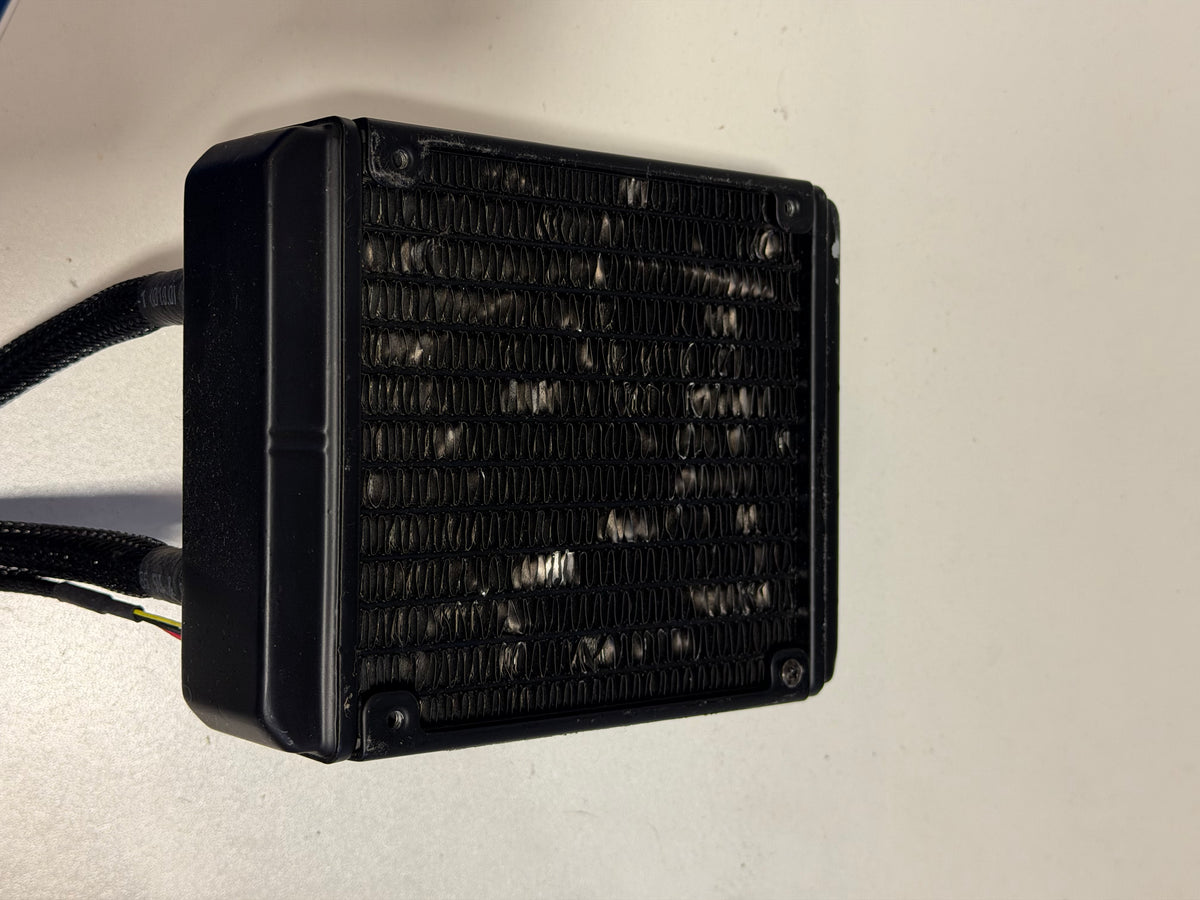 AMD Radeon R9 Fury X 4GB HBM — product photograph 4 of 4