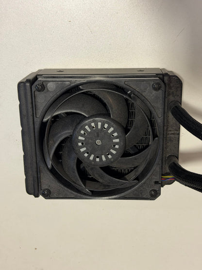 AMD Radeon R9 Fury X 4GB HBM — product photograph 3 of 4