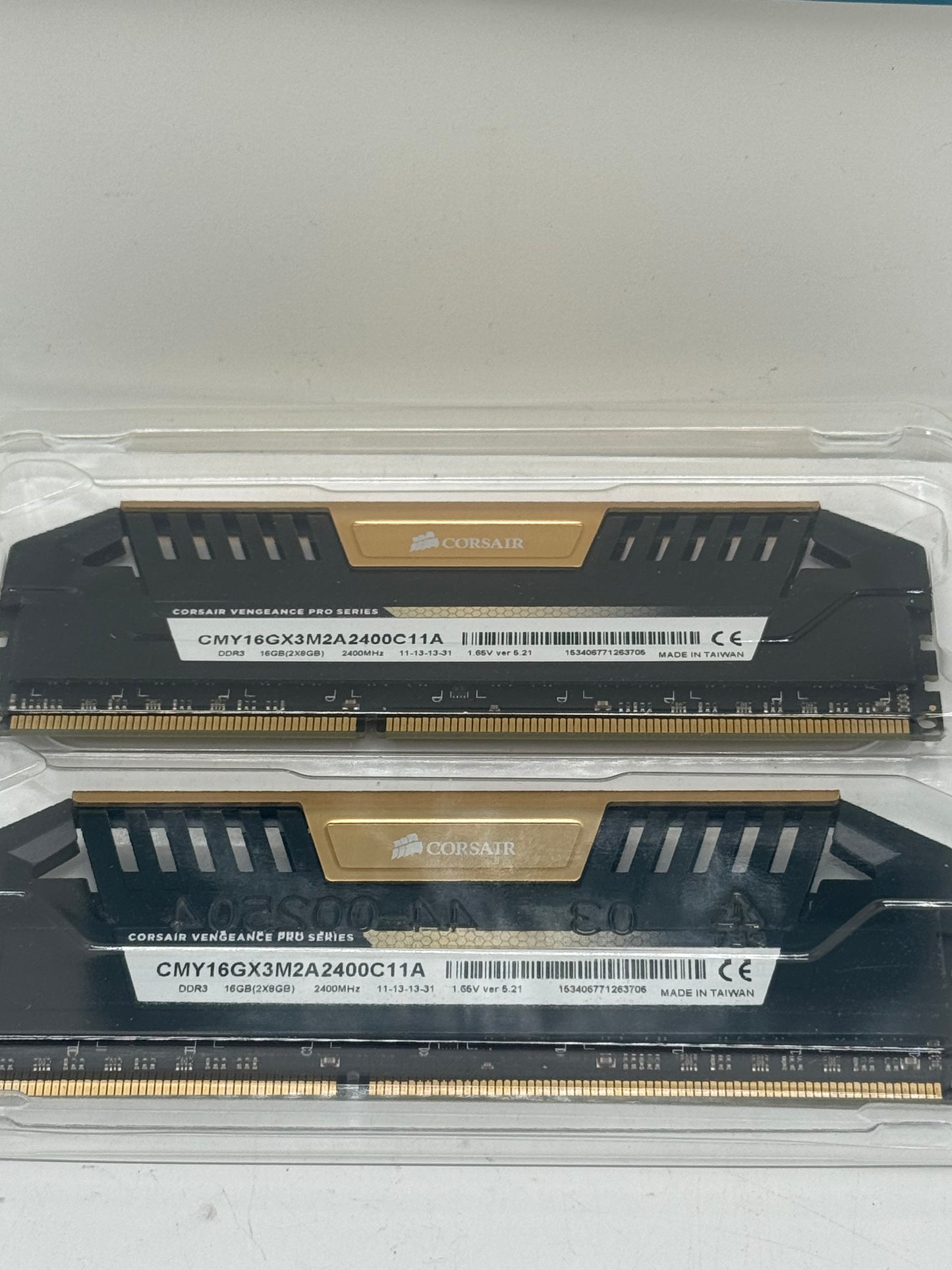 16GB (2x8GB) Corsair Vengeance Pro 2400MHz DDR3 RAM