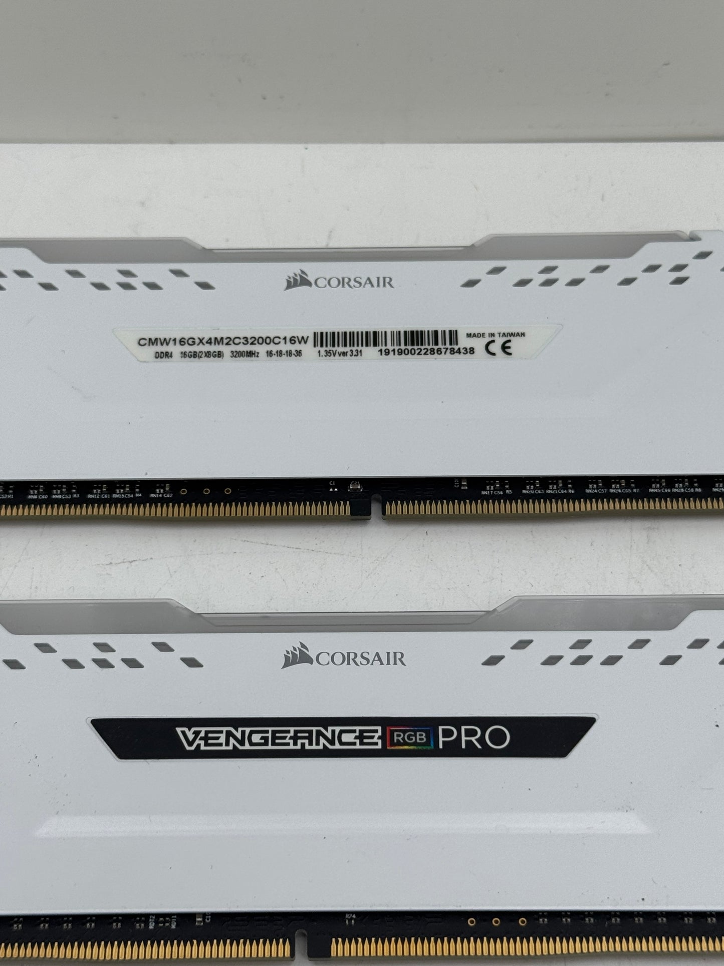 16GB (2x8GB) Corsair Vengeance Pro WHITE RGB 3200MHz DDR4 RAM